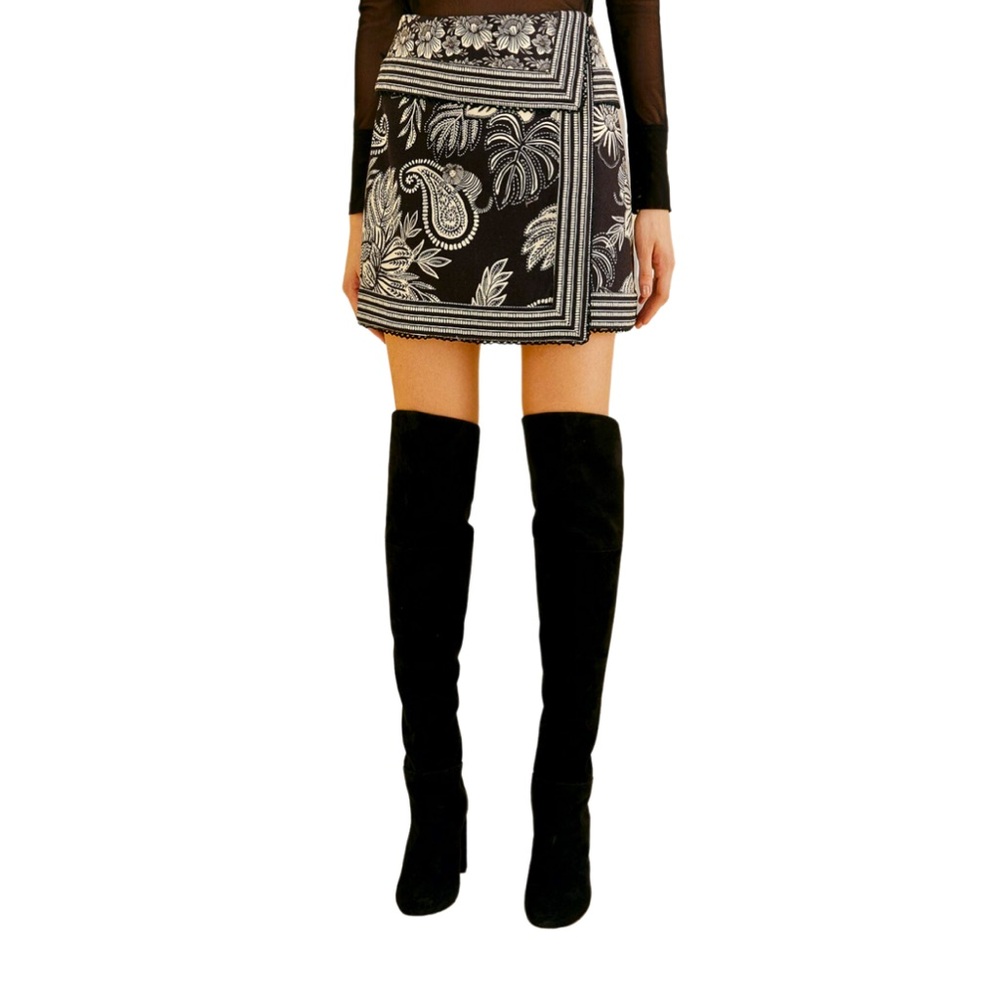 {SOLD}‼️ NWT 🏷️ Farm Rio Black Paisley Bloom Mini Skirt - Picture 3 of 6